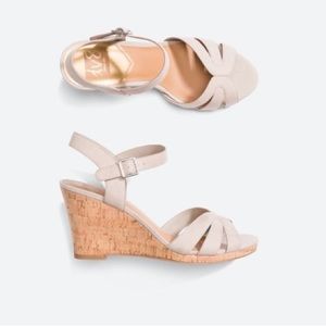 DV8 Paloma Wedge Size 6 Light Grey